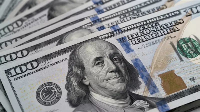 سعر صرف الدولار مقابل الجنيه المصري اليوم.. ثبات بالبنوك وتراجع بالموازية