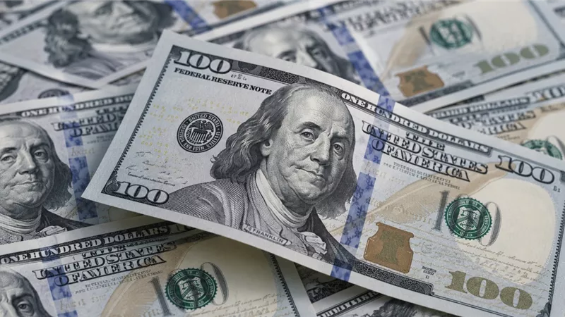 سعر الدولار اليوم يتراجع في 9 بنوك والسوق الموازية بنهاية التعاملات.. وأبوظبي الإسلامي يخالف الاتجاه