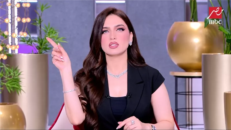 «مش رايحين فرح».. ياسمين عز توجه رسالة للطالبات بشأن الشعر والمكياج داخل المدارس