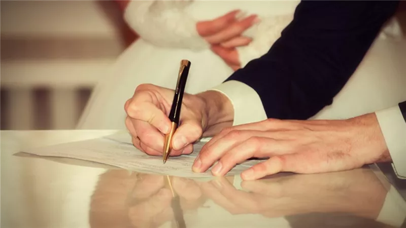 وثيقة الزواج المميكنة.. خطوات استخراجها ومتى يحتاج الزوجان إلى القيد الرسمي؟