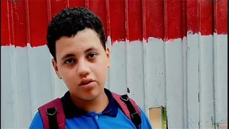 بعد منعه من الدراسة وفق والدته.. تعليم الجيزة ينهي أزمة الطالب أنس