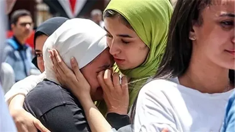فصل 4 طالبات بالفيوم عامًا كاملًا بعد تصوير معلمة بهدف «التريند»