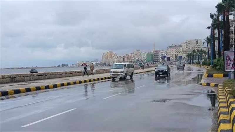 منخفض جوي وأمطار غرب مصر.. شبورة ورياح وانخفاض الحرارة الإثنين