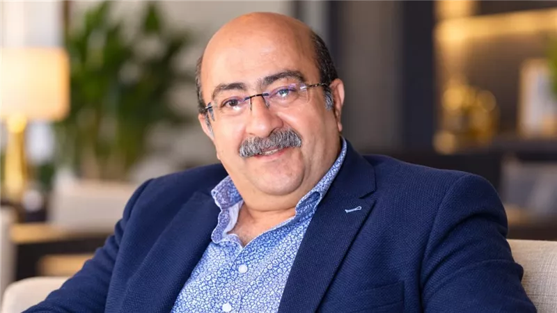 الفنان جميل عزيز في رعاية القلب بعد جلطة وقسطرة وتركيب دعامة 
