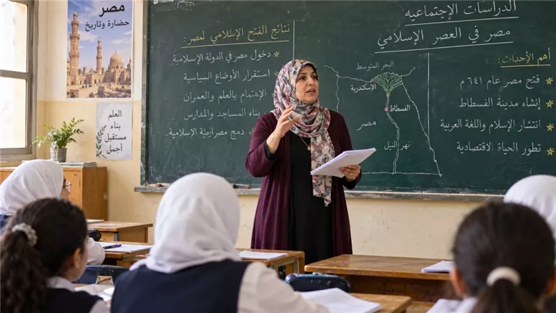 عقود معلمي الحصة.. 50 جنيهًا للحصة و4800 شهريًا ولا تعيين أو تثبيت أو زيادة