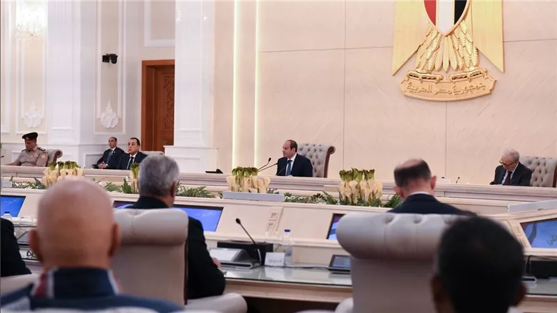 من تراخيص السيارات إلى سدود إثيوبيا وقناة السويس.. أبرز توجيهات ورسائل السيسي خلال الاجتماع الموسع 