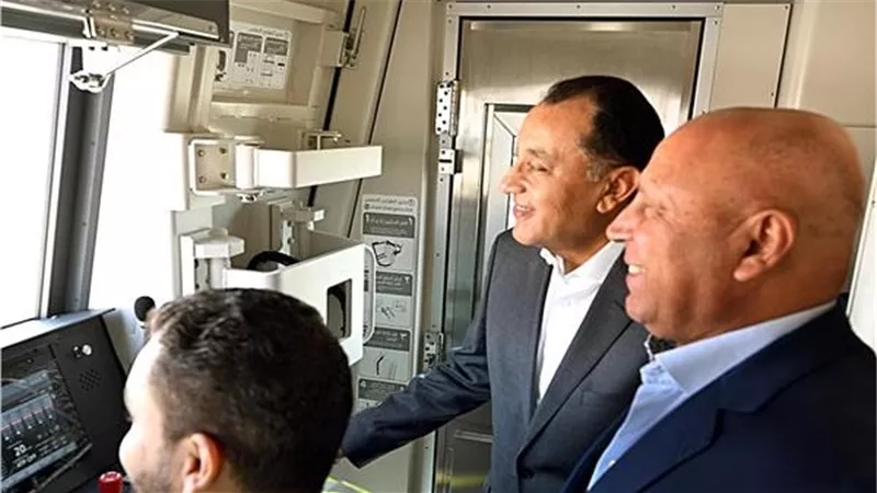 الحكومة تستعد لمؤتمر أكتوبر بحصر انتقادات الطرق والإسكان والمرافق.. ومدبولي يؤكد تسريع المشروعات القومية 