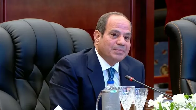السيسي يدعو خطباء الجمعة والمعلمين لتعزيز الوعي.. ويتحدث عن الدفاع العربي المشترك وحل الدولتين