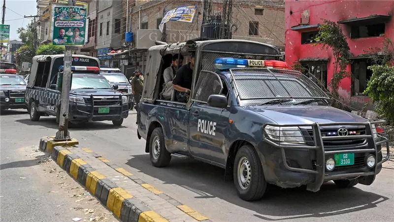 ضبط شخص ادعى تقاضي ضابط أموالًا لإدخال مأكولات بمركز إصلاح بالبحيرة.. والفحص يكشف سبب الفيديو