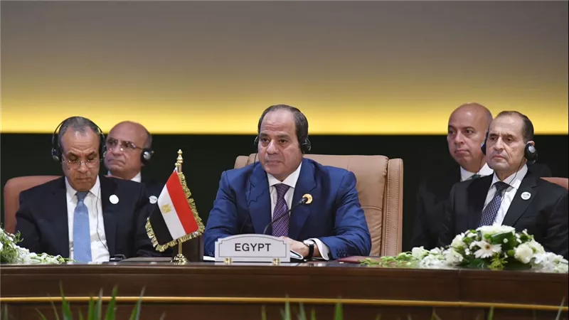 رسائل الرئيس من العلمين.. السيسي يحدد مسارًا جديدًا لإفريقيا من تصدير الخام إلى التصنيع