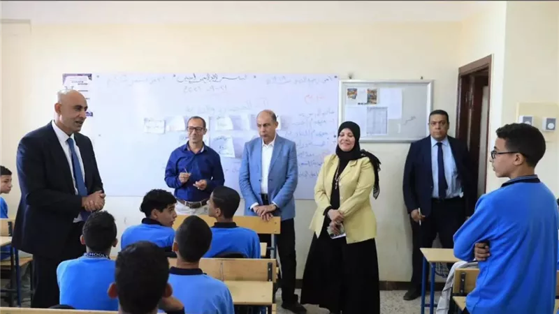 2100 جنيه بدأت بالفعل في أكتوبر.. وزيادة أخرى لمرتبات المعلمين قيد الإعداد للعام الدراسي المقبل