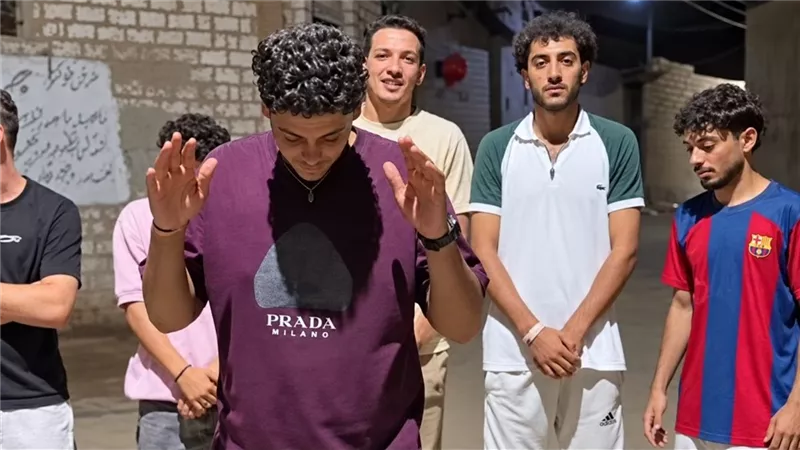 تطور جديد في واقعة السخرية من طقوس الصلاة بسمالوط.. إحالة 6 شباب للنيابة