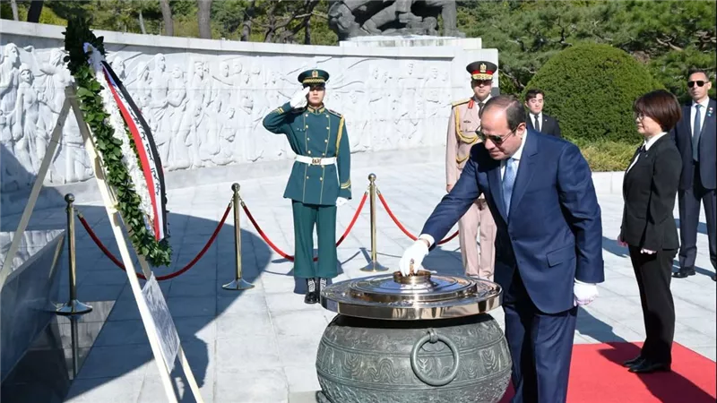 بيان من رئاسة الجمهورية يكشف تفاصيل زيارة السيسي لمقبرة شهداء كوريا