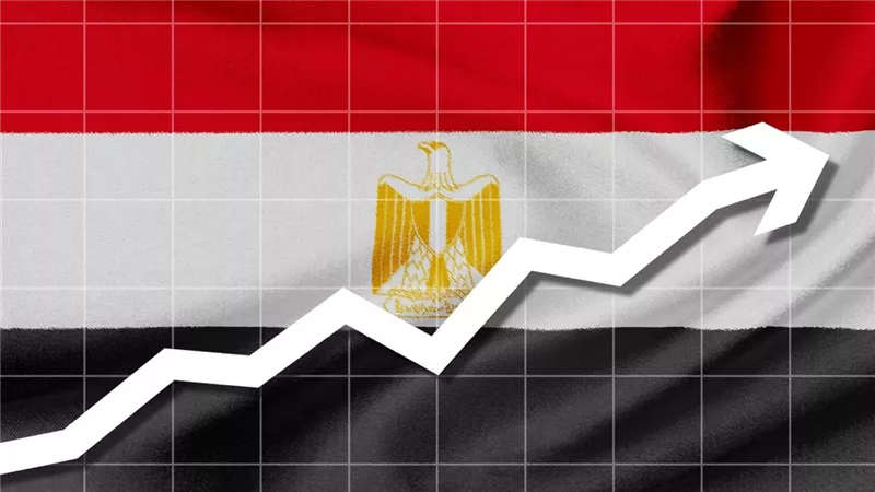 فيتش تثبت تصنيف مصر الائتماني رغم ارتفاع الاحتياطي ونمو الاقتصاد.. لماذا؟
