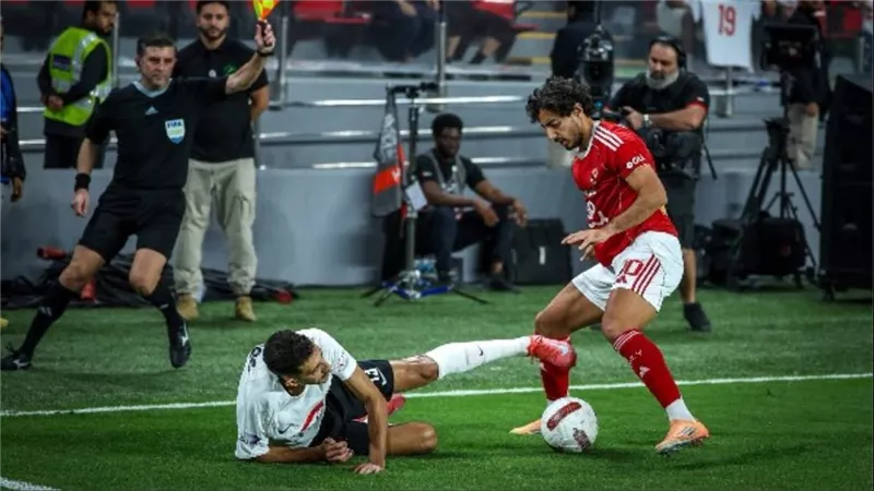 توفيق محمد يقترب من تشكيل الأهلي أمام الزمالك.. إصابات الجبهة اليسرى تعزز فرصه لدى عموتة