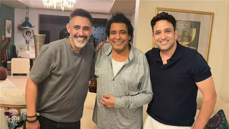 تامر حسين يلمح إلى مفاجأة جديدة مع محمد منير وعمرو مصطفى.. ما التفاصيل؟