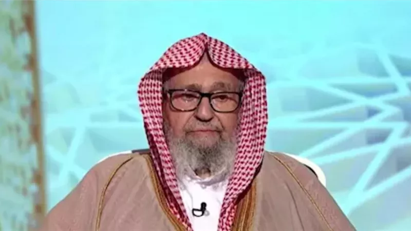 مفتي السعودية يدعو لمواجهة الحوثيين.. هجمات مطار الرياض وحصيلة الضحايا ورد التحالف