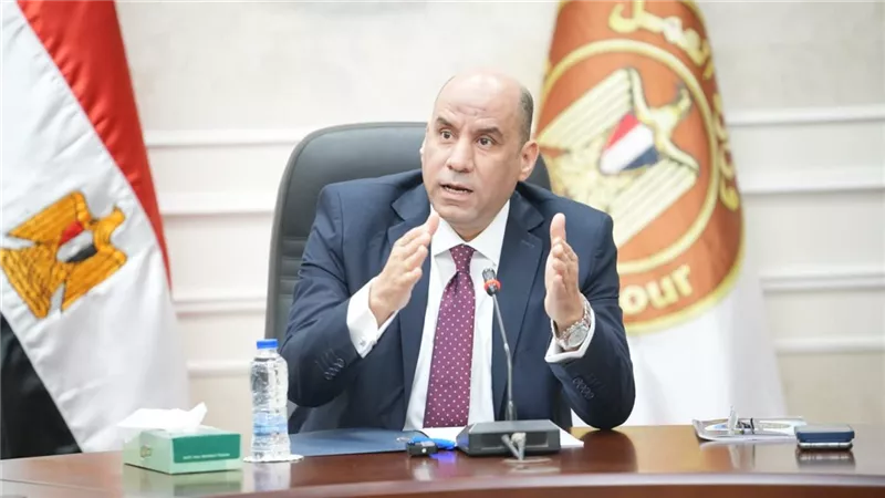 حظر عمل المصريات بالخارج في المطاعم والخدمة المنزلية 