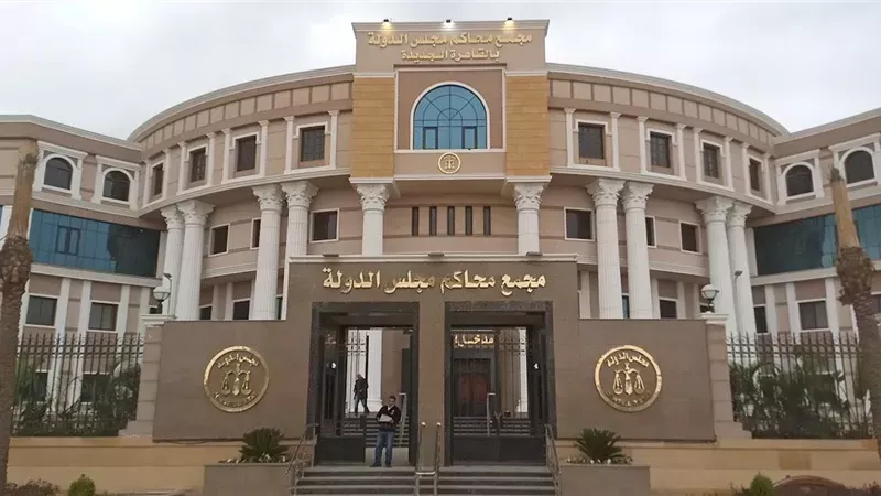 مفوضو الدولة يوصون بإلغاء حظر عمل المصريات بالخارج في المطاعم والكافيهات