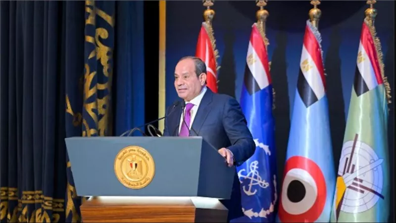 السيسي يؤكد احترام الدستور ويحذر من محاولات تضليل المصريين 