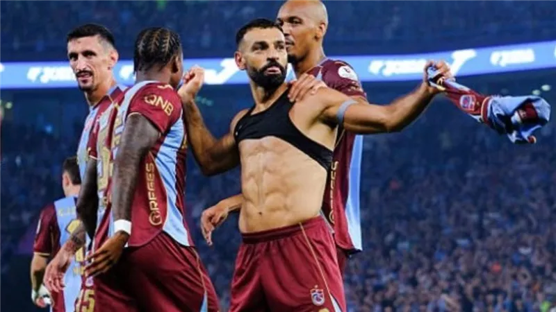 محمد صلاح يحقق 10 مساهمات في 7 مباريات.. وتباين في أرقام جيفت أوربان