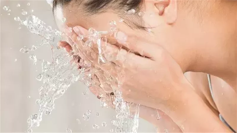 غسل الوجه 