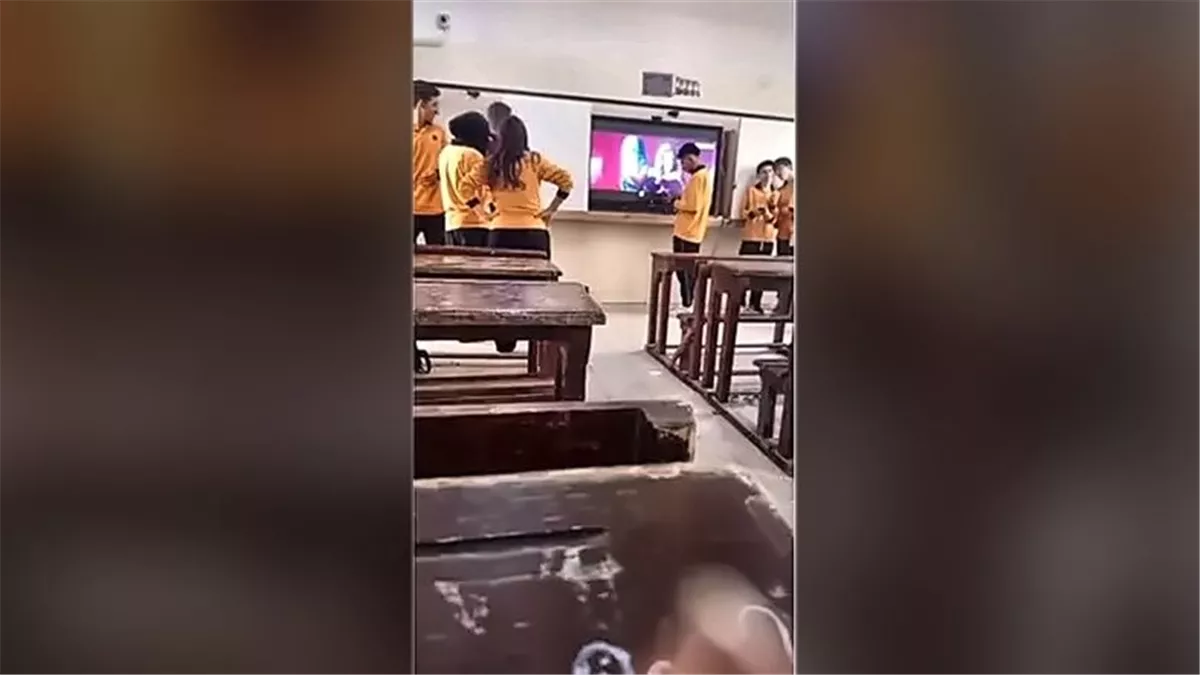 فيديو رقص داخل الفصل 