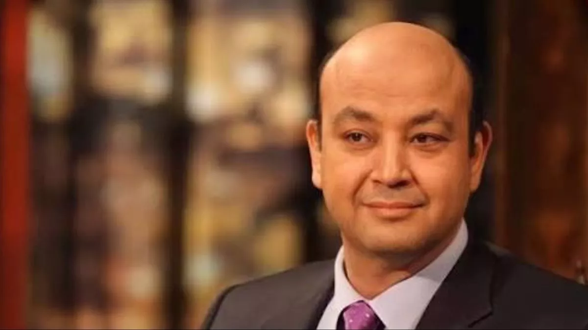 عمرو أديب يحذر من سحب الأموال بالذكاء الاصطناعي 