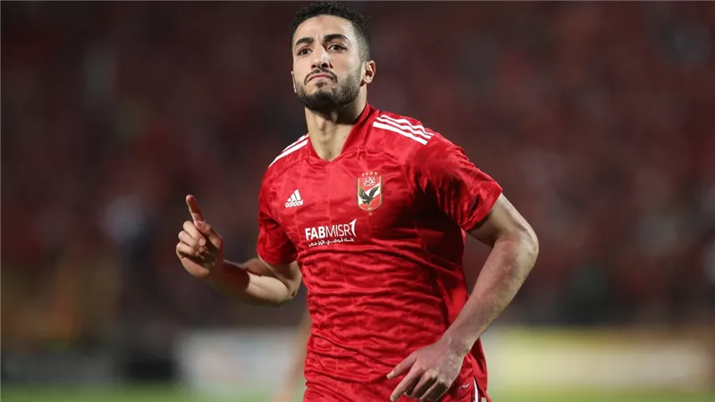 حقيقة العروض الفرنسية لمحمد عبد المنعم مدافع النادي الأهلي وموقف النادي من رحيل اللاعب