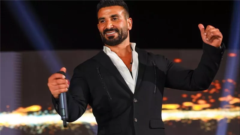 هكذا رد أحمد سعد على أنباء انفصاله عن زوجته