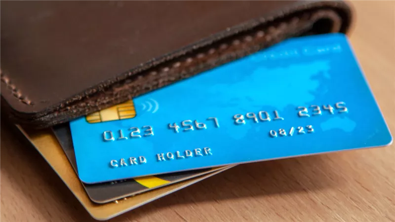 البنك المركزى يعلن وقف استخدام البطاقات مسبقة الدفع في الشراء أون لاين بالدولار