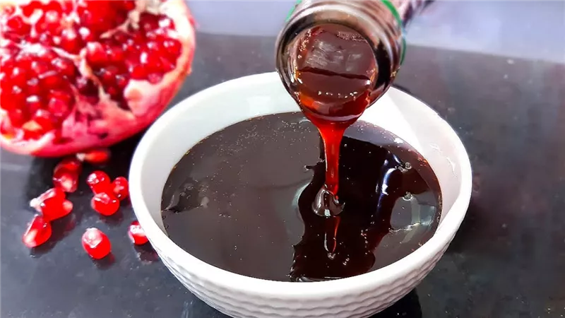 فوائد غير متوقعة لدبس الرمان للشعر تعرفي عليها