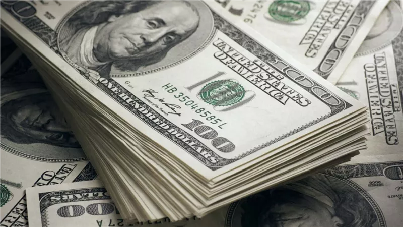 أنهيار كبير للدولار بالسوق السوداء وهذا سعره الآن بالبنوك