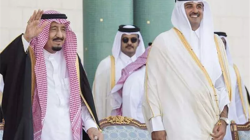 بالفيديو.. الملك سلمان يرقص امام امير الكويت