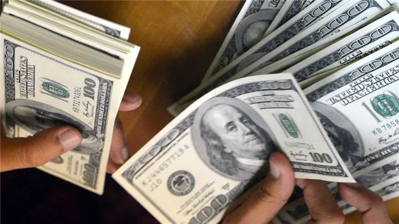 بداية السقوط للدولار أكبر بنك أمريكي يكشف عن مفاجأة بشأن مستقبل العملة الصعبة