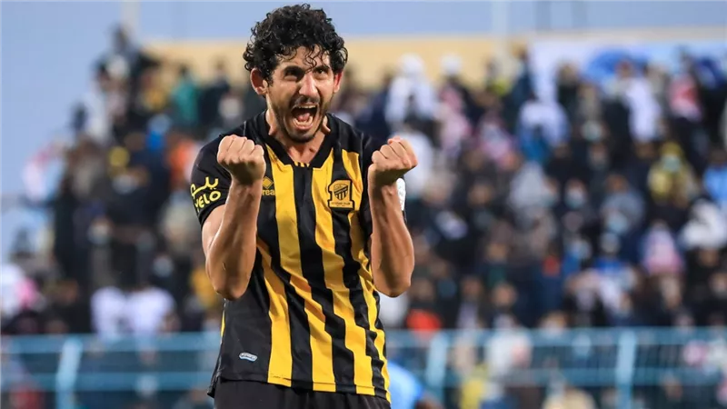 بعد خروجه من حسابات الاتحاد الأهلي يفاوض أحمد حجازي من أجل الانضمام للمارد الأحمر