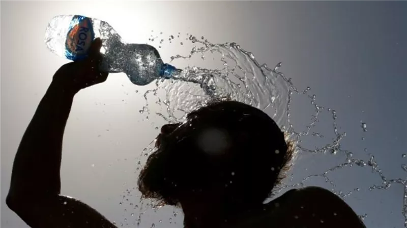 خطوات لتجنب مواجهة حرارة الصيف والاصابة بالجفاف وضعف التركيز
