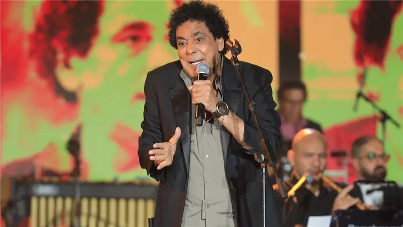 شمندورة محمد منير يوضح معنى اسم أغنيته الشهيرة في حفل مشواري