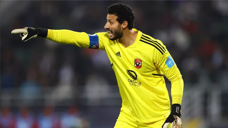 الأهلي يحسم الجدل حول رحيل محمد الشناوى عن صفوف الفريق