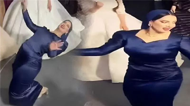 بعد أنفصالها عن زوجها مفاجآت غير سعيدة تنتظر مصو ر سيدة الفستان الأزرق