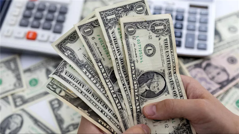 طوق النجاة لـ ردع هيمنة الدولار وأسعار الفائدة