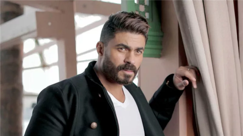 أصحابي كانوا بيتريقوا عليا خالد سليم يكشف عن معاناته من التنمر بسبب مرضه