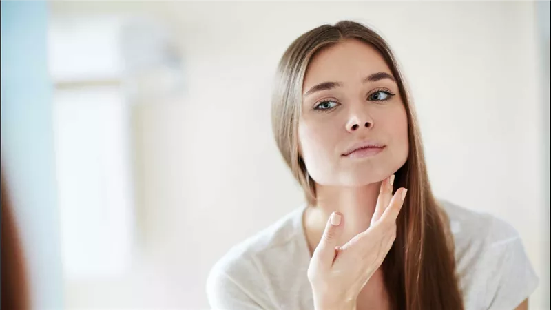 تخلصي من مشكلة المسام الواسعة بالبشرة بأفضل الطرق الطبيعية