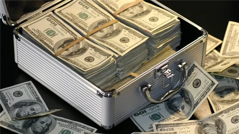 بسبب قرار مرتقب انخفاض شديد لـ الدولار الأمريكي