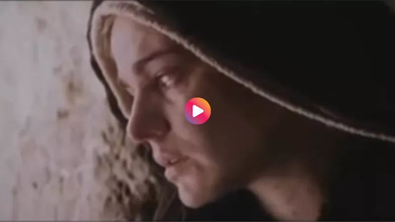 بالفيديو|امه كانت ولا بنته كان بيطعها وهى امته .. طب كانت بتصلى لمين .. روعه شاركه مع اصحابك بعد مشاهدته