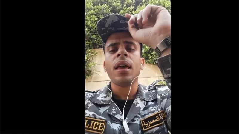 بالفيديو | شاهد المجند القبطى كيرلس يرنم ترنيمة وفيما اظنة لا يستجيب وهو داخل وحدتة بالجيش المصرى بصوت تحفة