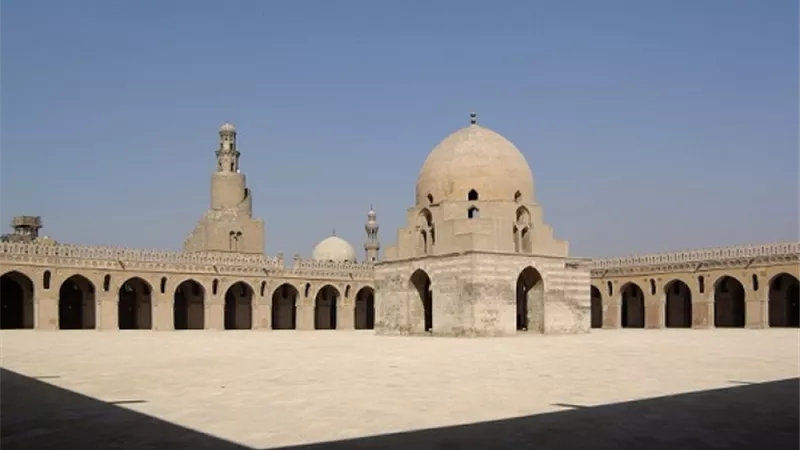 مهندس مسيحى .. نكشف سر اعتماد ابن طولون على مهندس مسيحى في بناء مسجده بالسيدة زينب | صور
