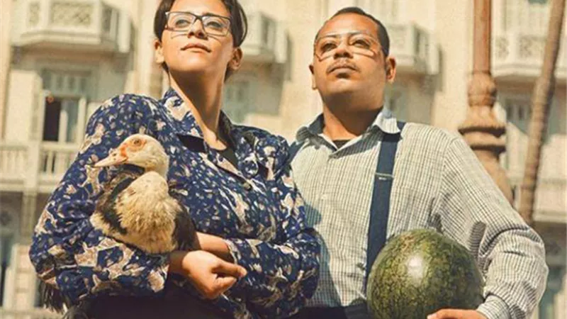 شاهد بـ الفيديو.. بـ بطيخة و بطة .. محسن يستعيد روح السبعينات