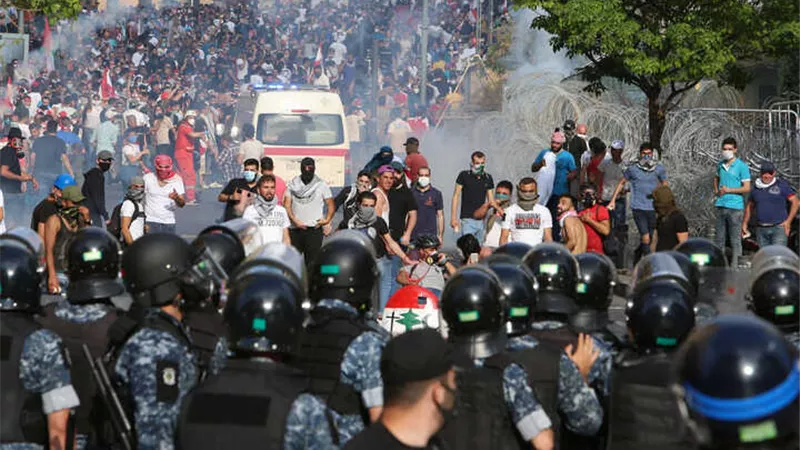 غضب الشارع يتصاعد فى لبنان والاستقالات لا تطفئ ثورة الشعب