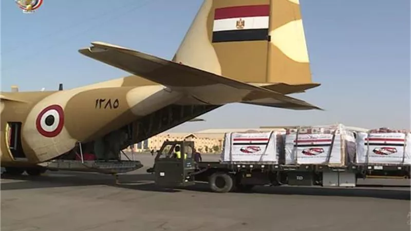 طائرة مساعدات مصرية جديدة تتجه إلي لبنان